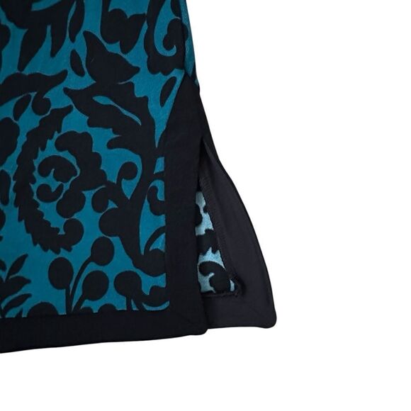 Chico’s ~ Women’s Green and black burnout tunic~ side slit hem ~ size 1/US M - Picture 10 of 11